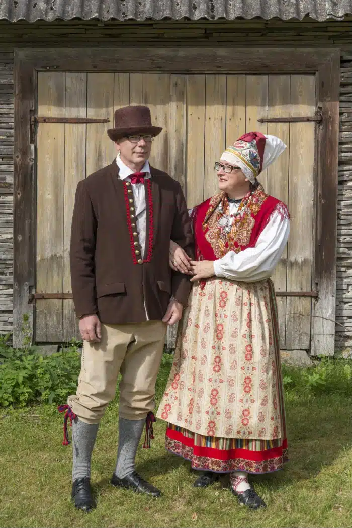 Pärnu Muuseumi talutoas saab vaadata Tõstamaa kihelkonna rahvarõivaid Pärnu Muuseumi talutoas saab vaadata Tõstamaa kihelkonna rahvarõivaid