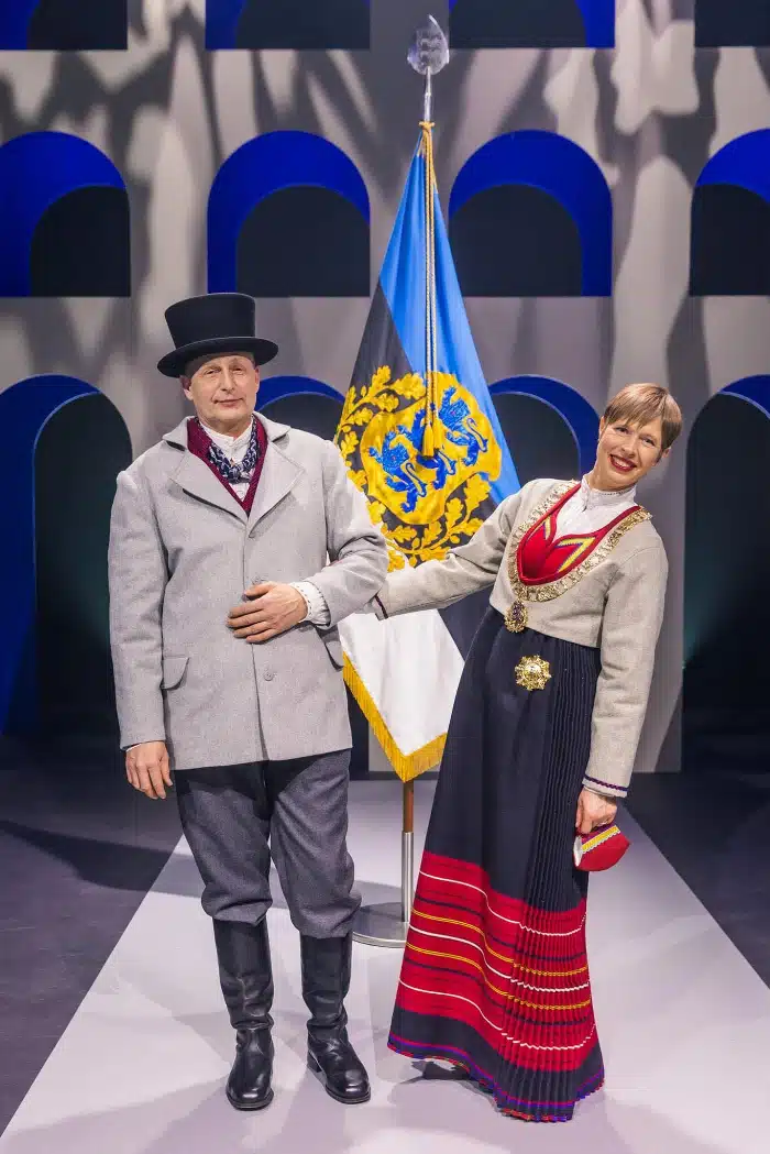 Presidendipaar kandis vabariigi sünnipäeval Jämaja kihelkonna rahvarõivaid Presidendipaar kandis vabariigi sünnipäeval Jämaja kihelkonna rahvarõivaid