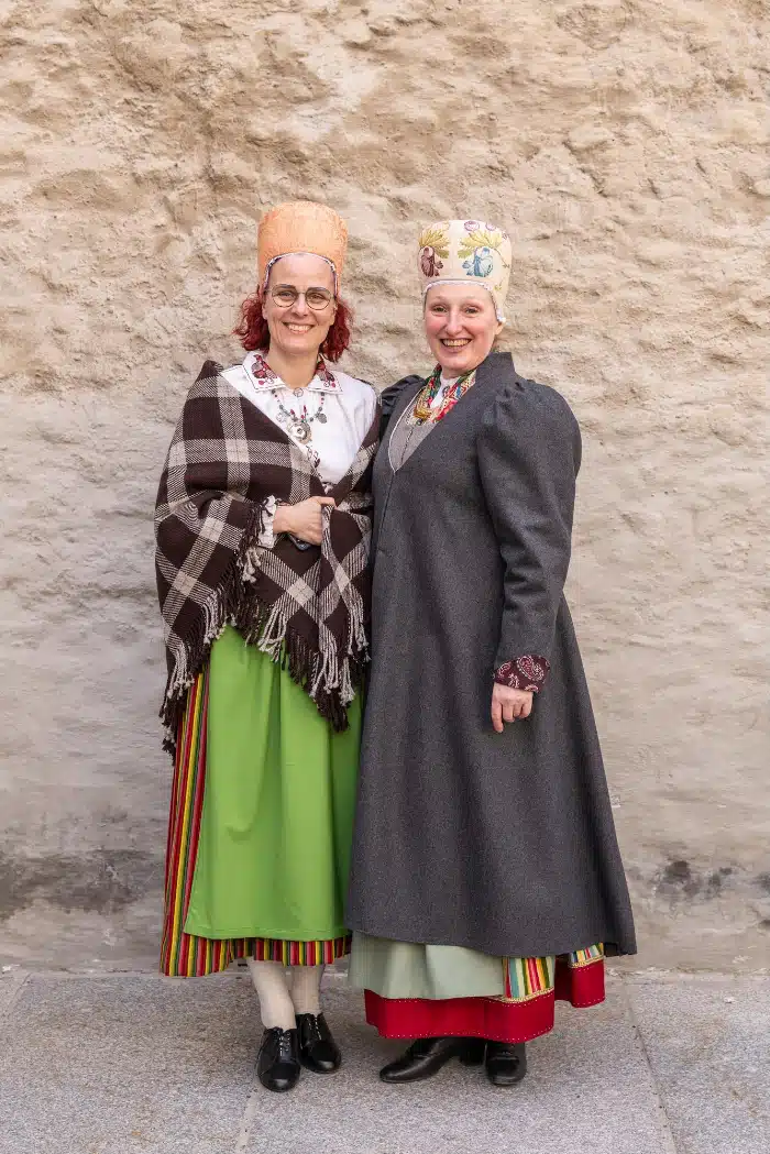 Sügisel alustab Tallinnas uus rahvarõivakool Sügisel alustab Tallinnas uus rahvarõivakool