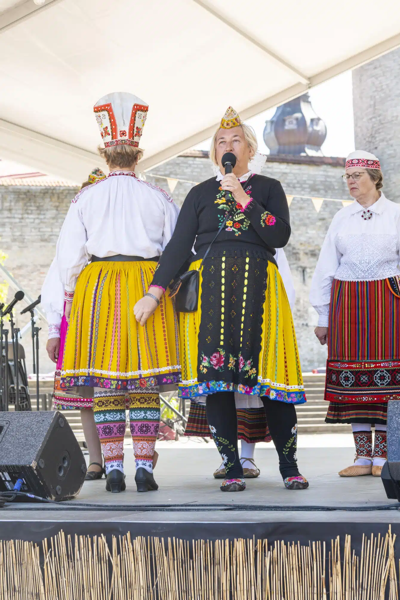 Muhulased esitlevad oma rõivaid