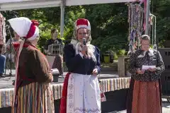 Rahvarõivaste tuulutamine Tallinnas Tornide väljakul 2024