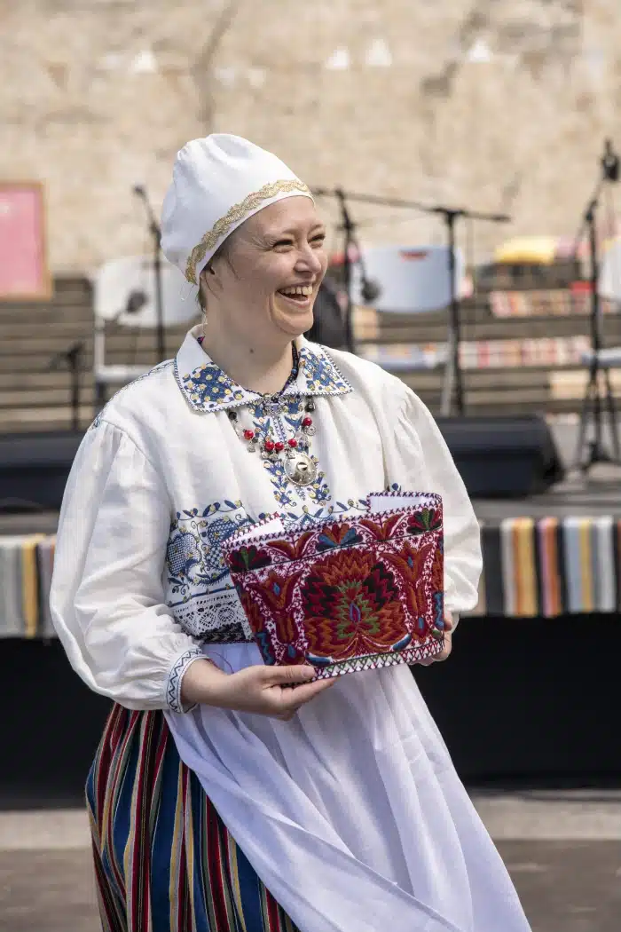 Tallinnas sai rahvarõivaid tuulutada Tallinnas sai rahvarõivaid tuulutada