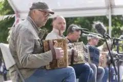 Esinevad lõõtspillimängijad