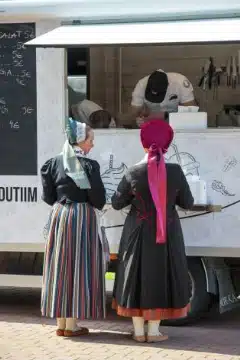 Pärnumaa kihelkondade rahvarõivaste tuulutamisel