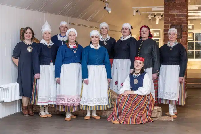 Lõpetas Vooremaa rahvarõivakooli esimene lend! Lõpetas Vooremaa rahvarõivakooli esimene lend!