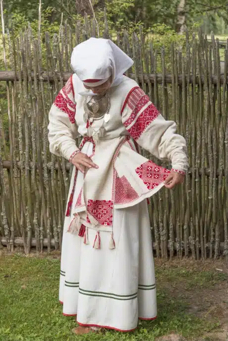 Seto abielunaine valges rüüs, 18. saj lõpp