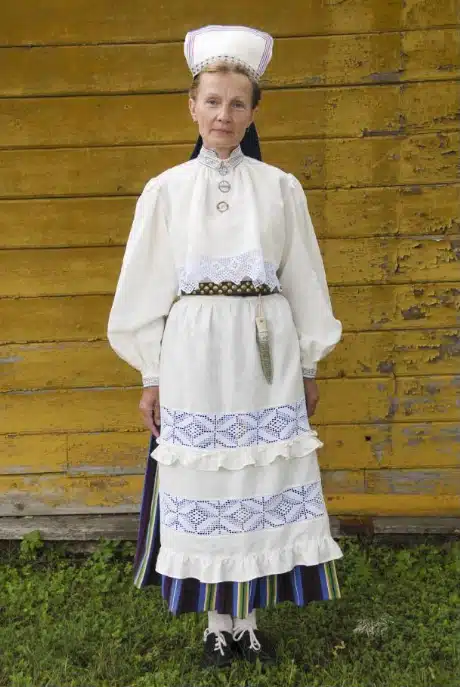 Emmaste naise paastuaja rõivad