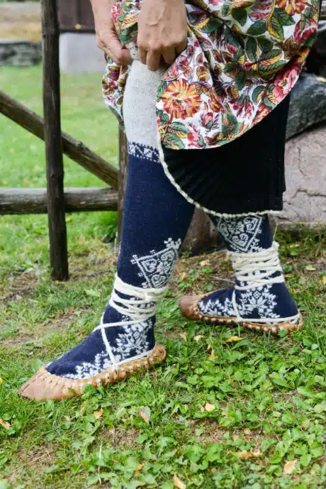 Ruhnu naise rahvarõivad